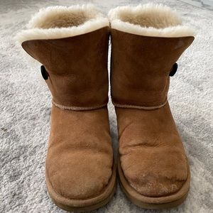 UGGS Single Button
